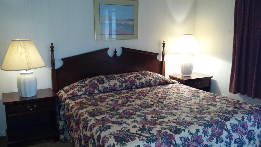 Olde Court Inn Wheeling Ruang foto