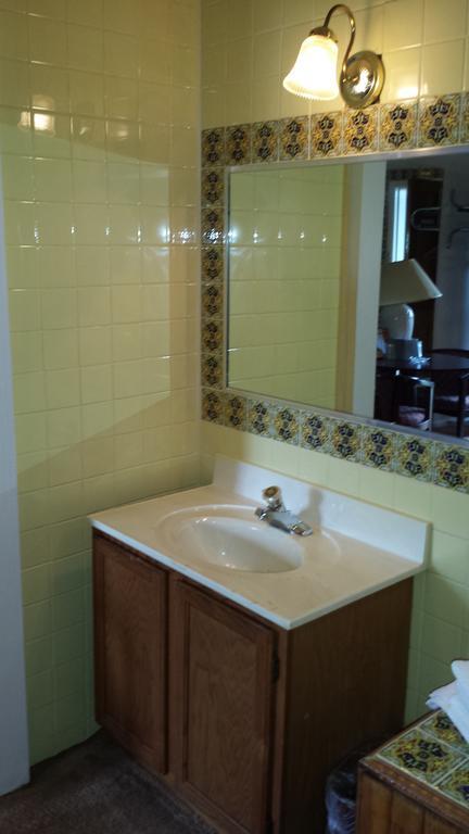 Olde Court Inn Wheeling Ruang foto