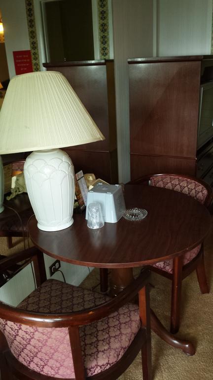 Olde Court Inn Wheeling Ruang foto