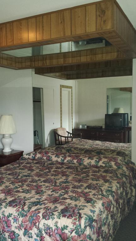 Olde Court Inn Wheeling Ruang foto